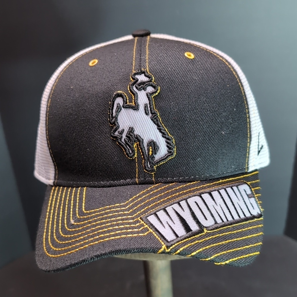 Zephyr Wyoming Cowboys Black/White Fitted Men's Hat.